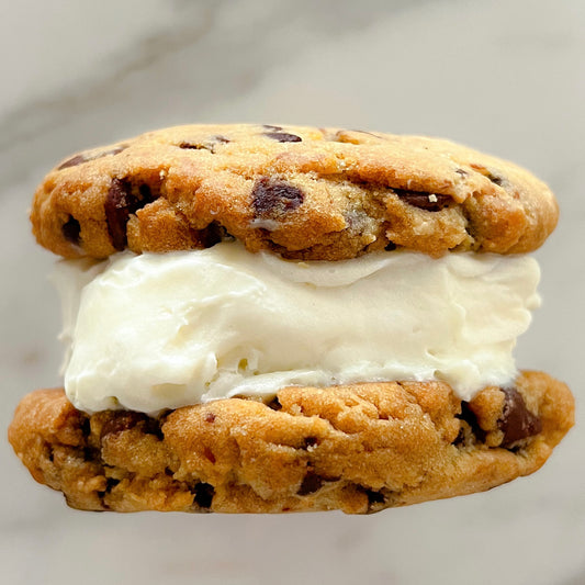 Chocolate chip cookie w/ vanilla ice cream