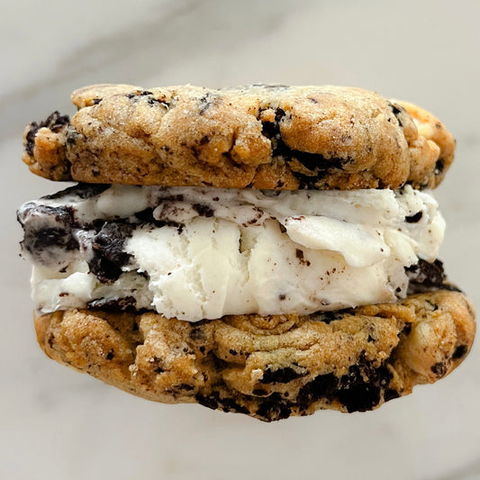 Cookies & cream w/ cookies and cream ice cream
